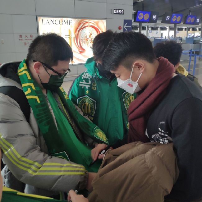 罗马主帅穆里尼奥已经同意球队引进博努奇，除此之外，球员本人也很乐意回到意甲联赛。